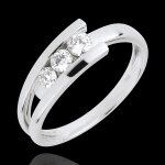 Bague trilogie nid pr�cieux - trianon - or blanc 18 carats - 0. 31 carat