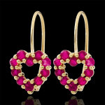 Boucles d'oreilles coeur rosie - rubis - or jaune 9 carats Boucles d'oreilles coeur rosie - rubis - or jaune 9 carats