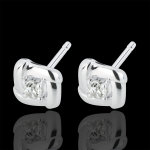 Boucles d'oreilles puces nids d'or blanc 18 carats