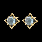 Boucles d'oreilles puces thal�a � or jaune 9 carats et topazes bleu