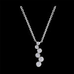 Collier fracheur - perles de rose - or blanc 9 carats et diamants