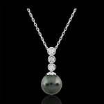 Collier trilogie sur perle - 3 diamants - or blanc 9 carats