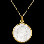 Mdaille sainte marie  or jaune 18 carats et nacre