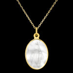 Médaille vierge miraculeuse – or jaune 18 carats et nacre Médaille vierge miraculeuse – or jaune 18 carats et nacre
