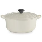 Cocotte signature en fonte �maill�e ronde 26 cm cr�me 162003