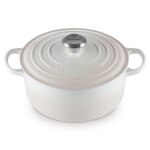 Cocotte signature en fonte �maill�e ronde 24 cm meringue 162993