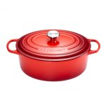 Cocotte signature en fonte maille ovale 35 cm cerise 162131