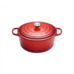 Cocotte signature en fonte maille ronde 22 cm cerise 162028