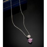 Collier cristal scintillant