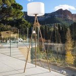 Lampadaire trépied sans fil en bois tamboury wood blanc bois h150cm Lampadaire trépied sans fil en bois tamboury wood blanc bois h150cm