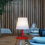 Lampe de table sans fil pied en acier standy mini rouge acier h25cm
